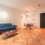 Roma Luxe, Terrace & Gym Apartmán